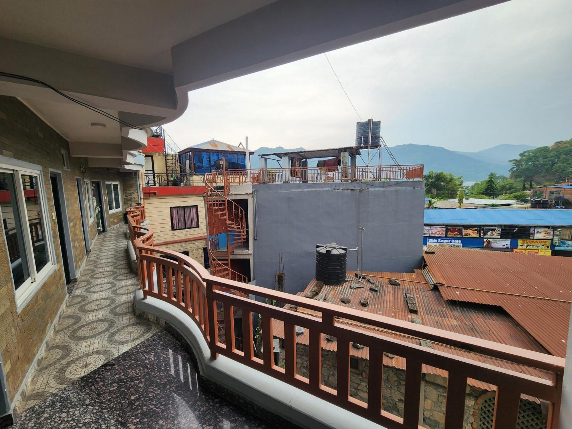 Hotel Kajiinn Pokhara Kültér fotó
